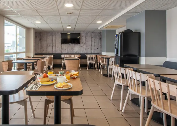 B&B Hotel Cholet Nord Hotel 2*