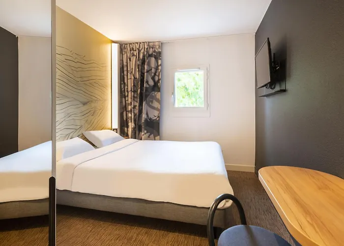 B&B Hotel Cholet Nord 2*