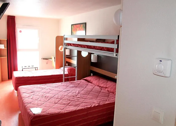 B&B Hotel Cholet Nord Hotel 2*