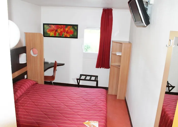 B&B Hotel Cholet Nord 2*